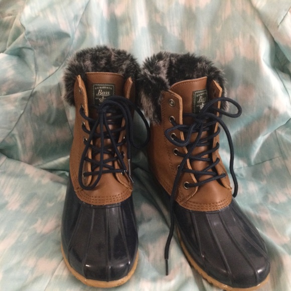 Brand new Bass Navy/Brown Duck Boots - Picture 2 of 3